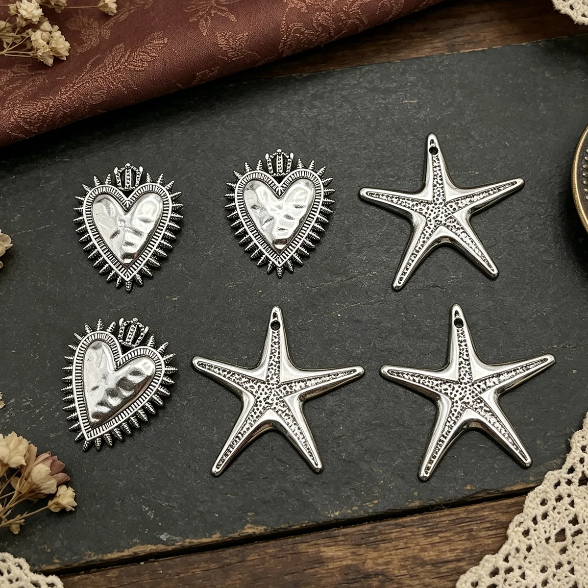 6-Piece Set of Heart-Shaped Starfish DIY Handmade Accessories, Featuring Crown-Shaped, Spiked Hearts and Textured Five-Pointed Star Starfish Designs, Suitable for DIY Bracelets, Necklaces, Earrings, Pendants, and Handmade Beaded Decoration Accessories