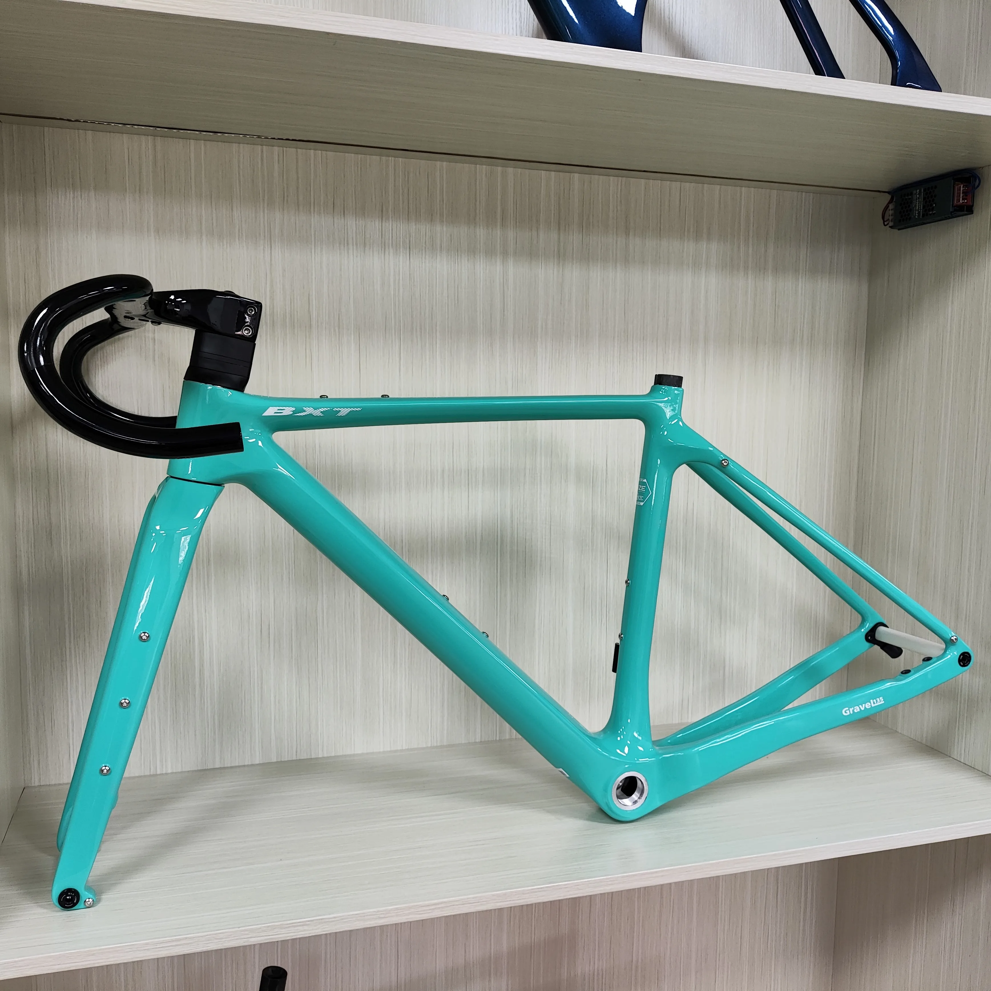 Carbon Gravel Frame 700C Road Integrated Handlebar China Wholesale Internal Cable Routing Aero Design Road Carbon Frameset