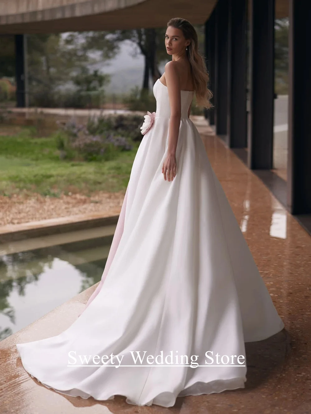 New Arrival Satin Wedding Dress Customized Strapless Sleeveless Flower High Slit Draped A Line Bridal Gown for Woman Bride