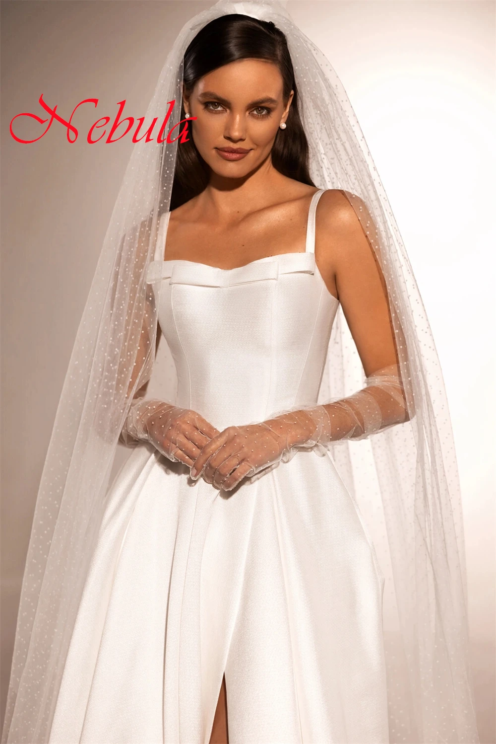 맞춤 제작 고품질 새틴 웨딩드레스 우아한 스트랩리스 스파게티 스트랩 슬리브리스 채플 트레인 백리스 브라이덜 가운