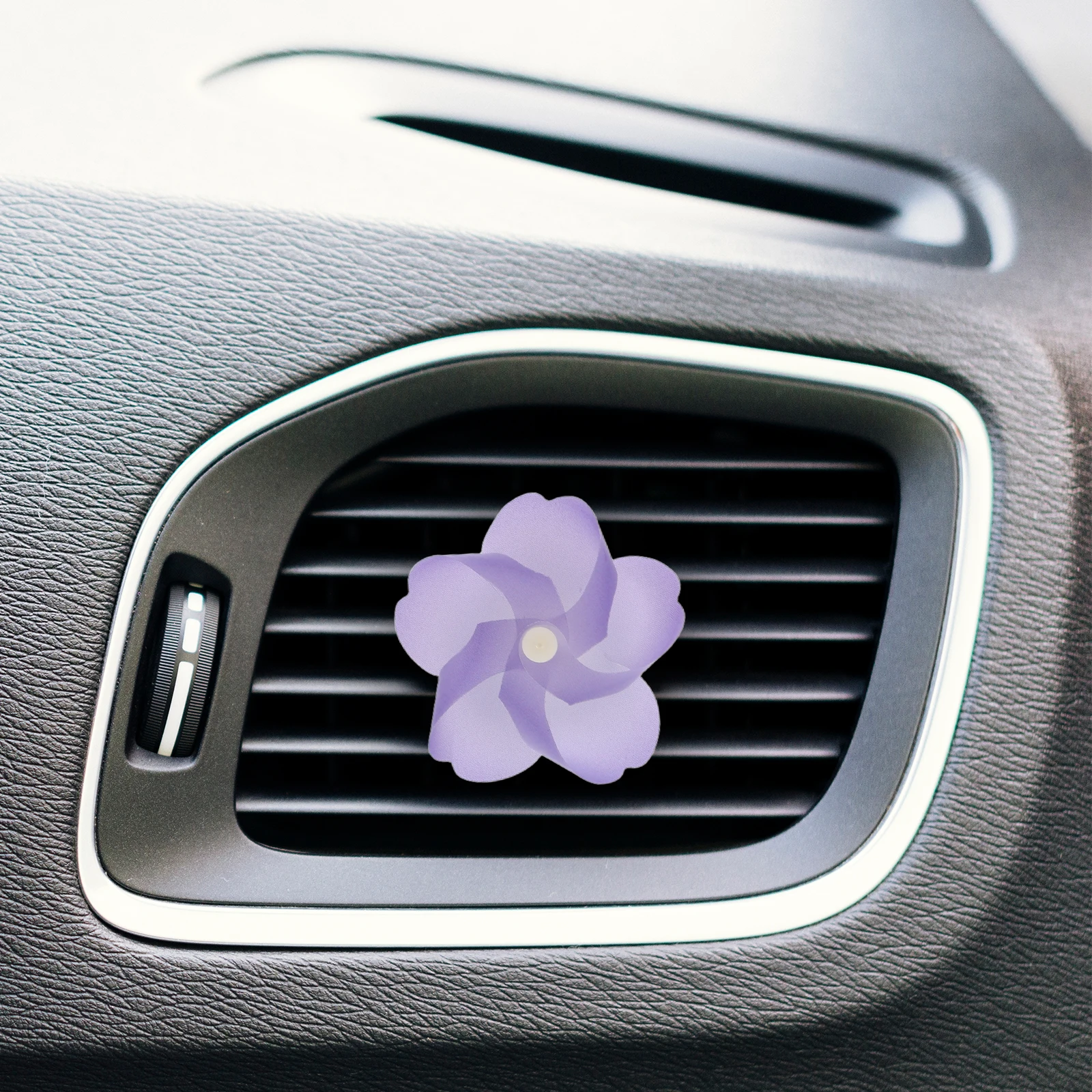 

3pcs Vent Freshener Clip Women Cute Flower Decorations Accessories Interior Diffuser Rotatable Windmill Design Air Outlet Clips