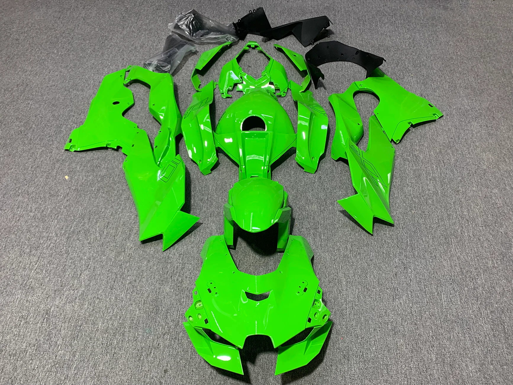 

The motorcycle fairing kit is suitable for the ZX-10R 2021 2022 2023 2024 2025-10R 21 22 23 24 25 body fairing in green