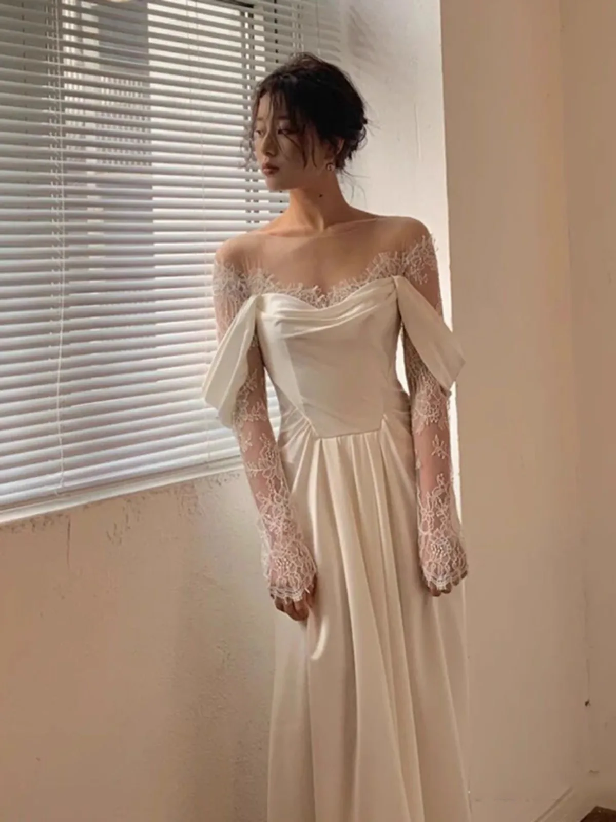 2024 nuevo Vestido De Novia Simple estilo francés satén con Apliques De encaje fuera del hombro vestidos De Novia elegantes Vestido De Novia