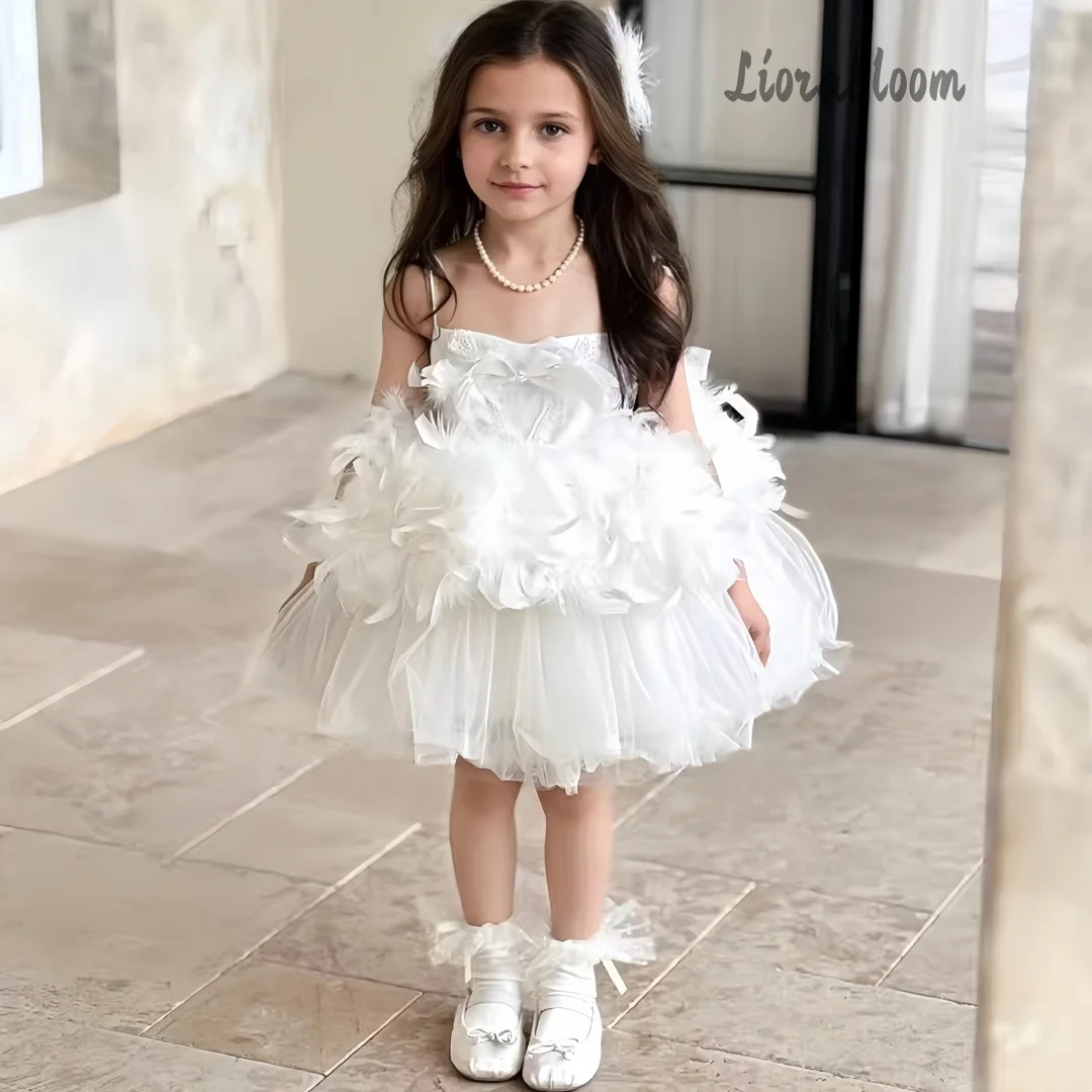 Abito da sera bianco da bambina firmato, con gonna a strati e piume, per damigella d'onore, abito da festa, abbigliamento da matrimonio