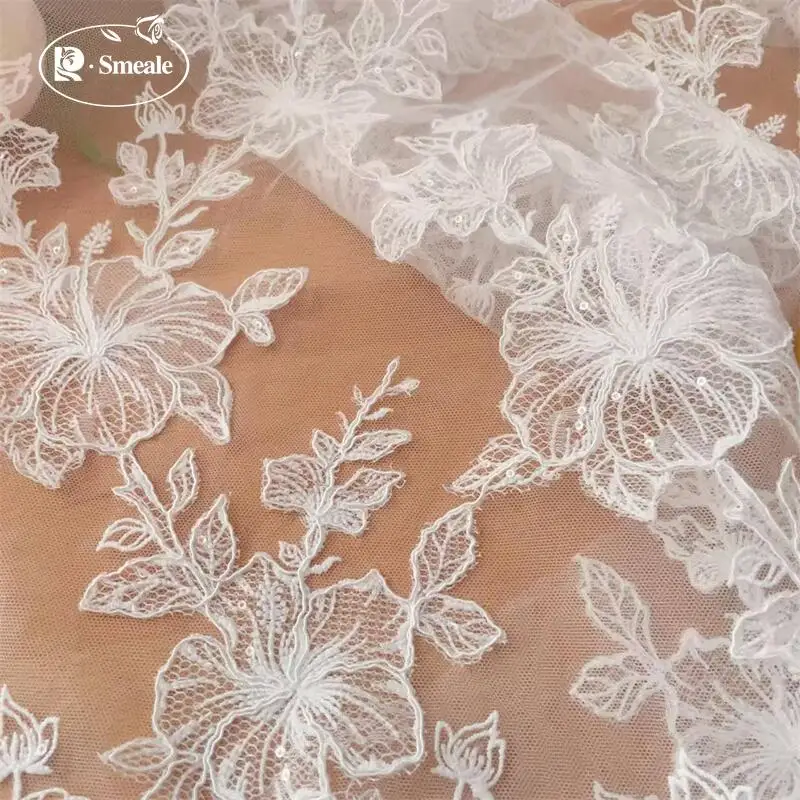 Applikation mit Pailletten-Stickerei, Blumen-Spitzenstoff, fortschrittlicher Rand-Brautstoff. Hochwertiges Nähzubehör für Hochzeitskleider – Detail 5