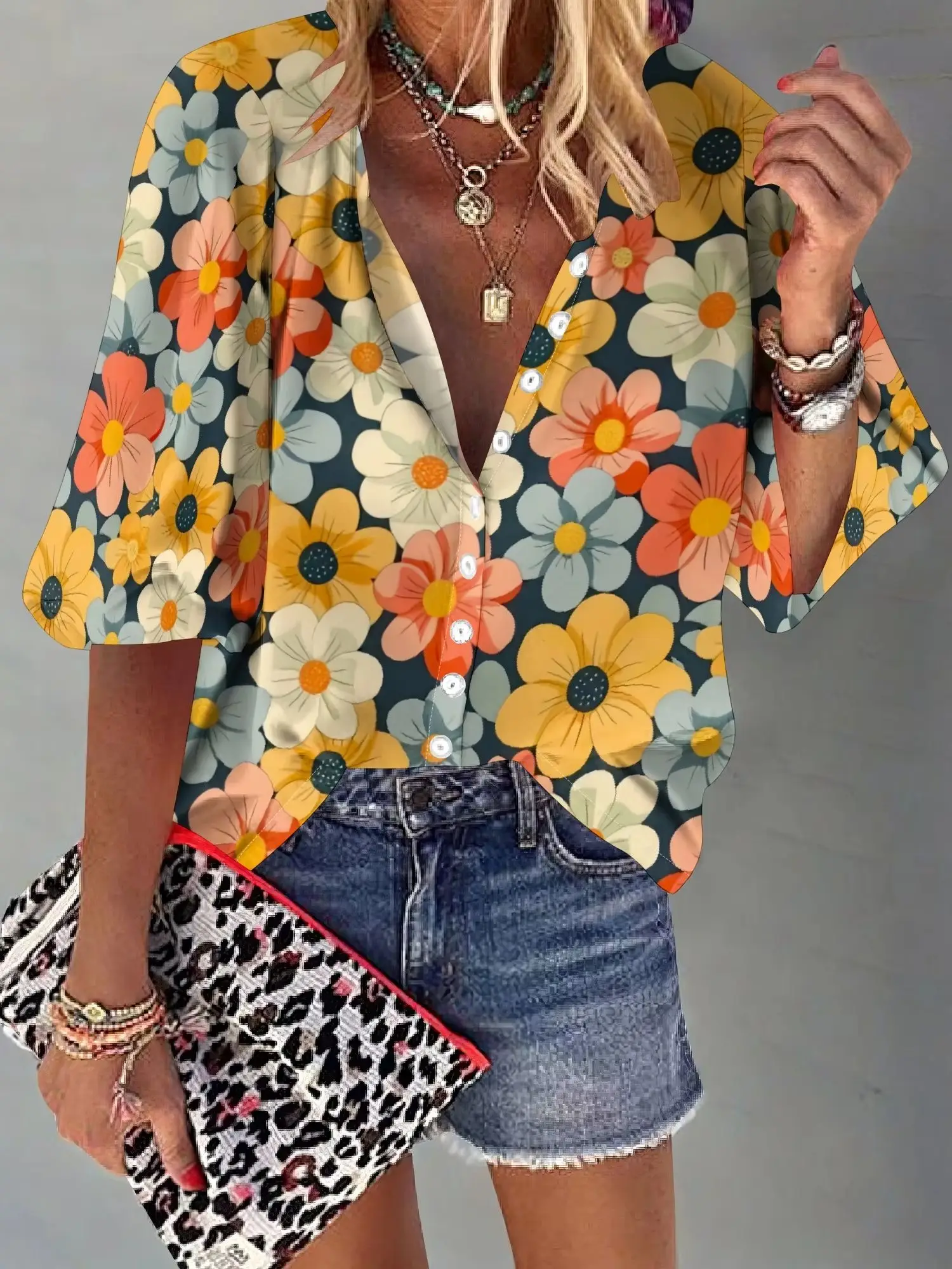 Рисунок 3 - Женские винтажные рубашки на пуговицах