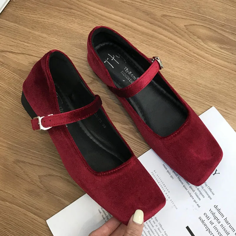 2024 Fioletowe modne damskie aksamitne płaskie buty damskie Square Toe Shallow Buckle Casual Ballet Shoes Slip-on Outdoor Mary Jane Shoes