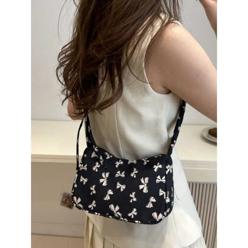 

Foufurieux Black Underarm Canvas Bag with Large Capacity Bow Floral Versatile Girls College Students Commuting Crossbody Bags
