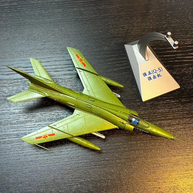 1: 72 alloy aircraft model, China Air Force Q-5 fighter jet finished pendants with alloy brackets