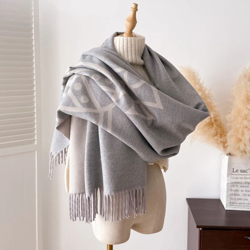 

Двусторонний шарф из искусственного кашемира. Толстый теплый шарф осень-зима 2025 года со стильным внешним креплением, драпированный над шалью.