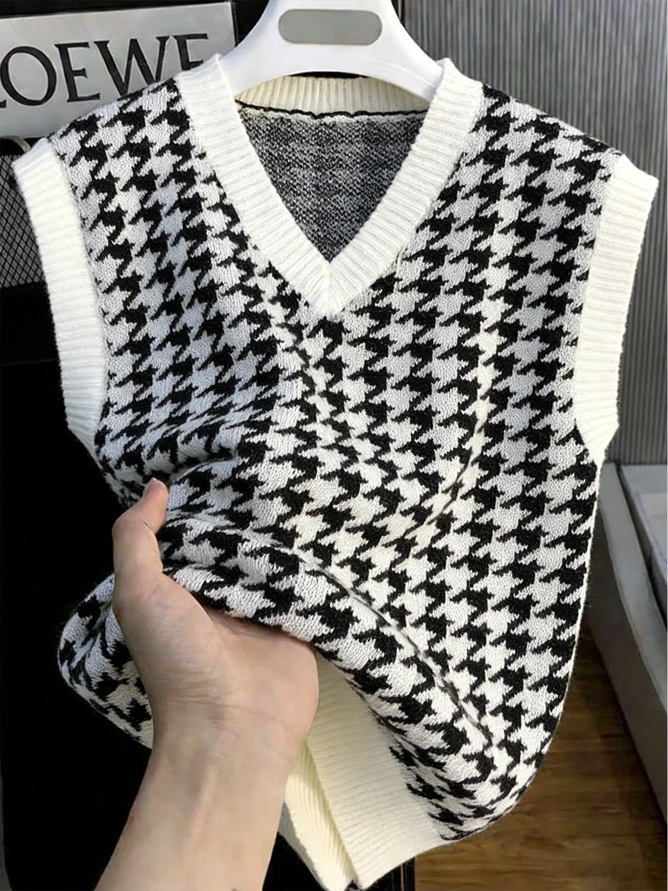 Men Vintage Houndstooth Knit Waistcoat V Neck Sleeveless Sweater Loose Streetwear Knit Top S‑XL