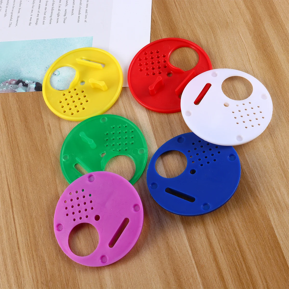 

30pcs Round Bee Entrance Gate Discs Plastic Hive Nest Door Protector For Beekeeping Tool Adjustable Ventilation Beehive Inlet