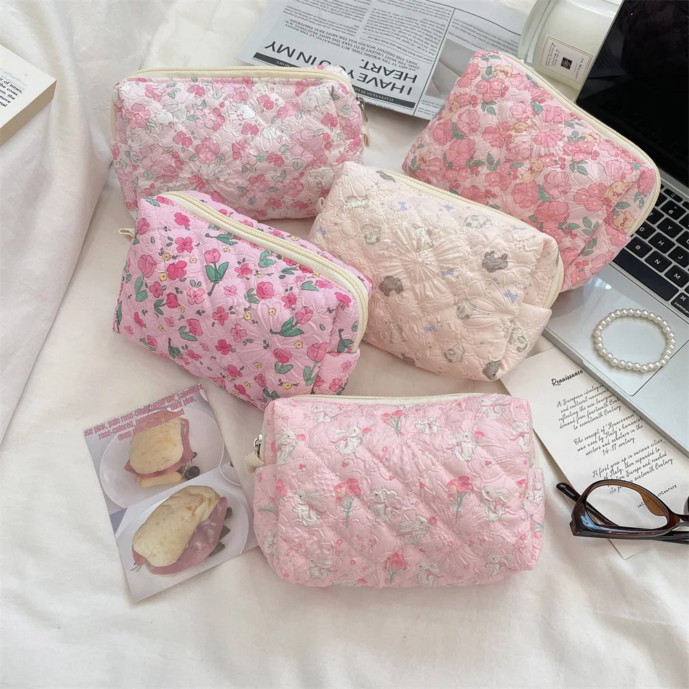 

Fresh Quilted Handheld Makeup Bag for Girls Large Capacity Cute Cosmetic Bag Students Zipper Stationery Bag Pen Box Pencil Case