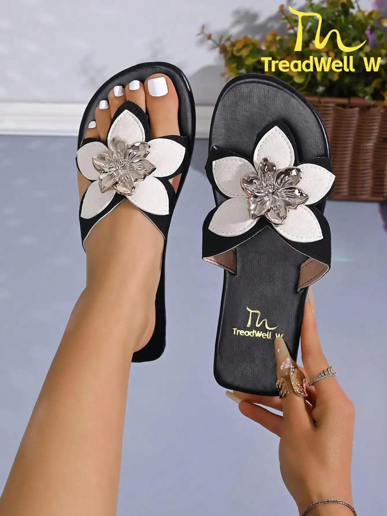 

Women's Sandals, New Fashion Ladies Shoes, Elegant Black Flat Slippers with buttiful flowers