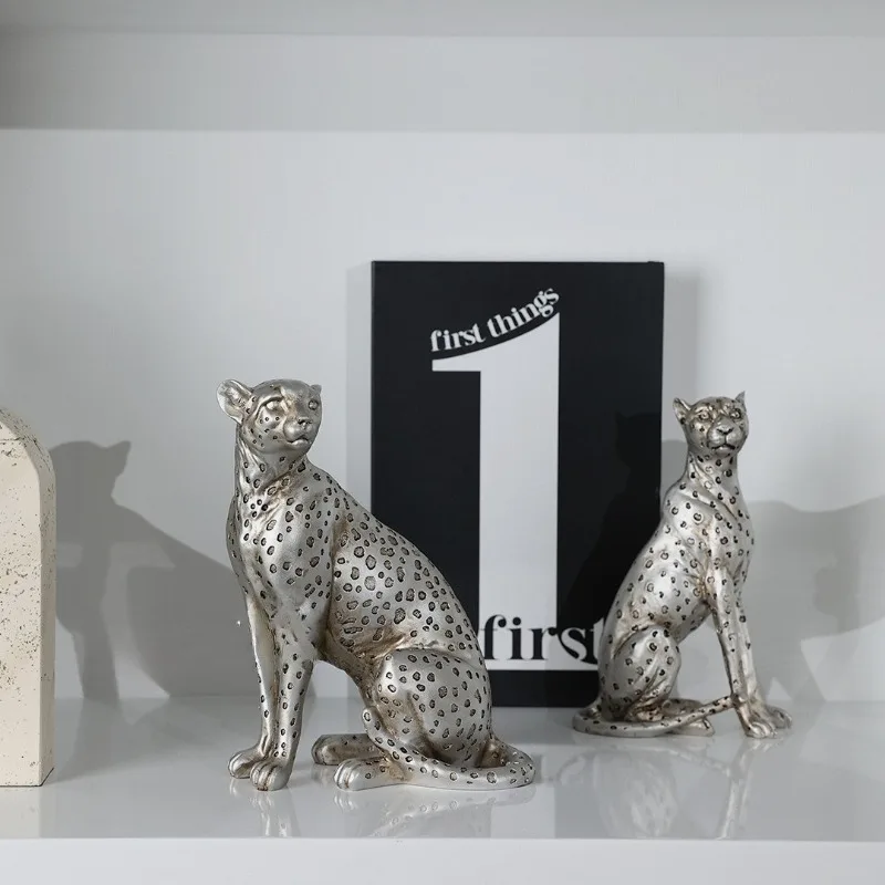 Simulated Silver Leopard Hunting Decoration, Art Animal Living Room TV Cabinet Villa Office, Home Decoration