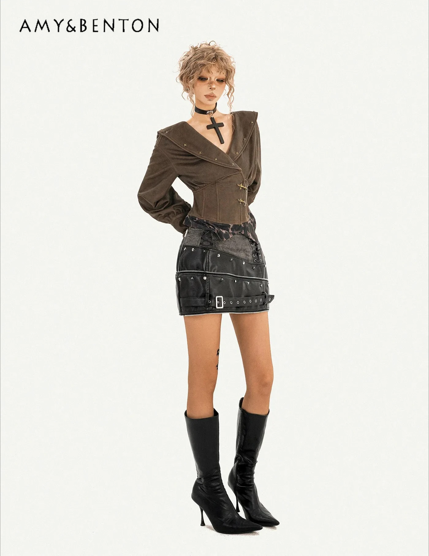 

Spring and Autumn New Retro Street Style Hot Girl Big V-neck Fishbone Waist Slim Fit Coffee-colored Short Jacket