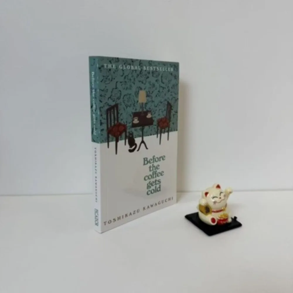 Antes do café fica frio por Toshikazu Kawaguchi Romance japonês de viagem em tempo Condução de coração História mágica Ficção de cura