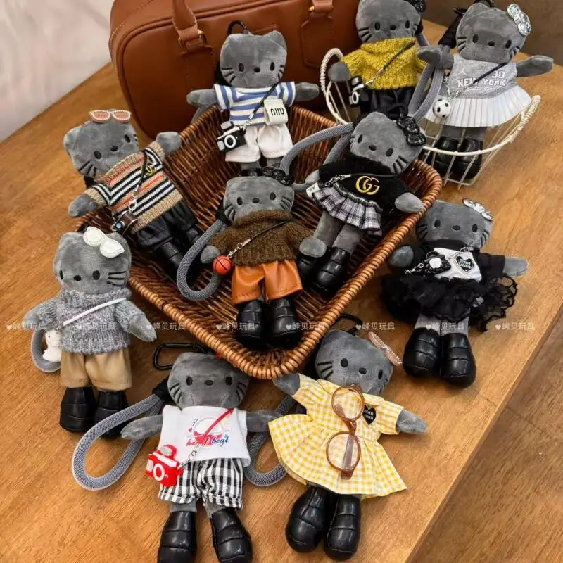 

Новый стиль: Черно-серый плюшевый брелок-подвеска Hello Kitty с длинными ногами, в свитере и кожаных брюках, с очками, для сумок и ключей, осень-зима
