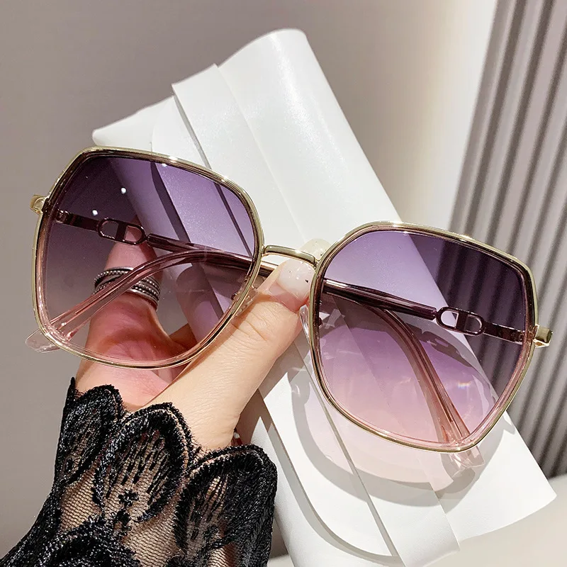 Hot Selling New Sunglasses Mirror Female UV Protection  Frame Net Fashionable Bright Edge Advanced Sense Driving Glasses T100