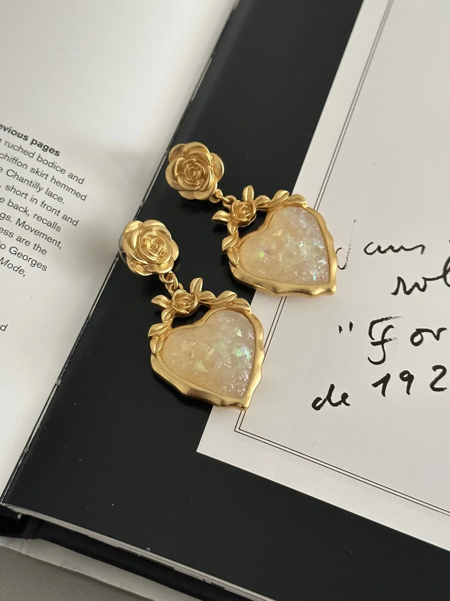 

New European and American retro style heavy fashion high-grade glass earrings