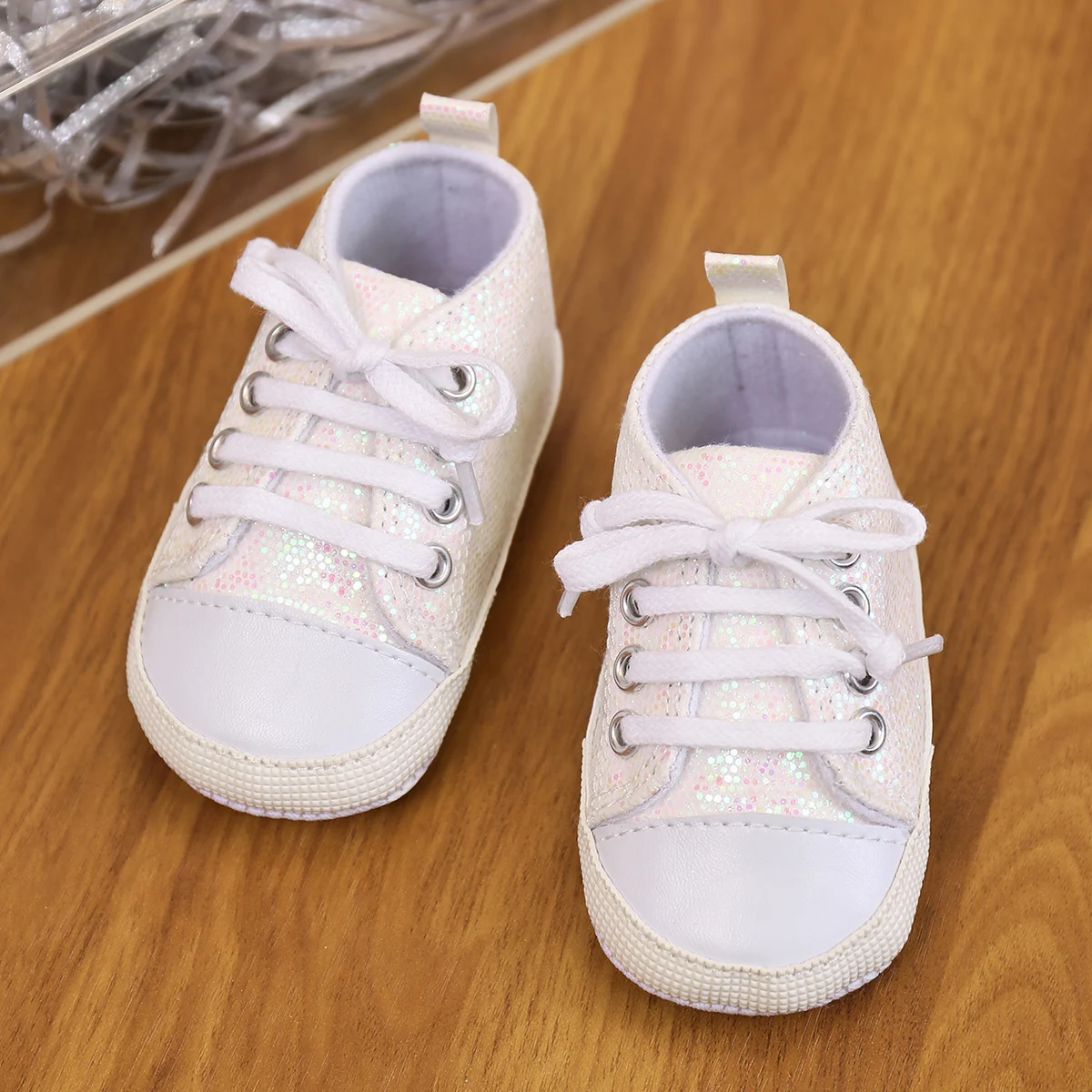 Yibubu-zapatos brillantes para bebé y niña, zapatillas de lona con cordones, antideslizantes, suela suave, primeros pasos