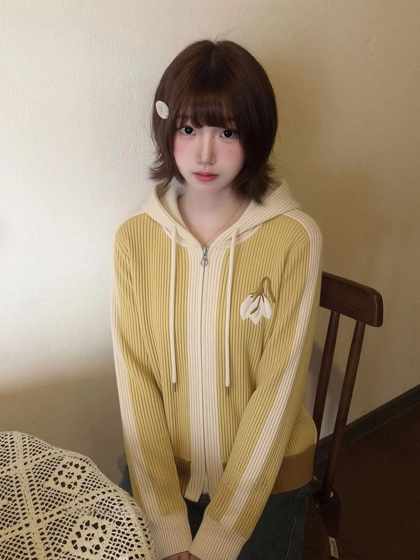 

Женский вязаный кардиган Laid-ba American Style: модный повседневный топ с цветочной вышивкой и капюшоном, весенняя коллекция