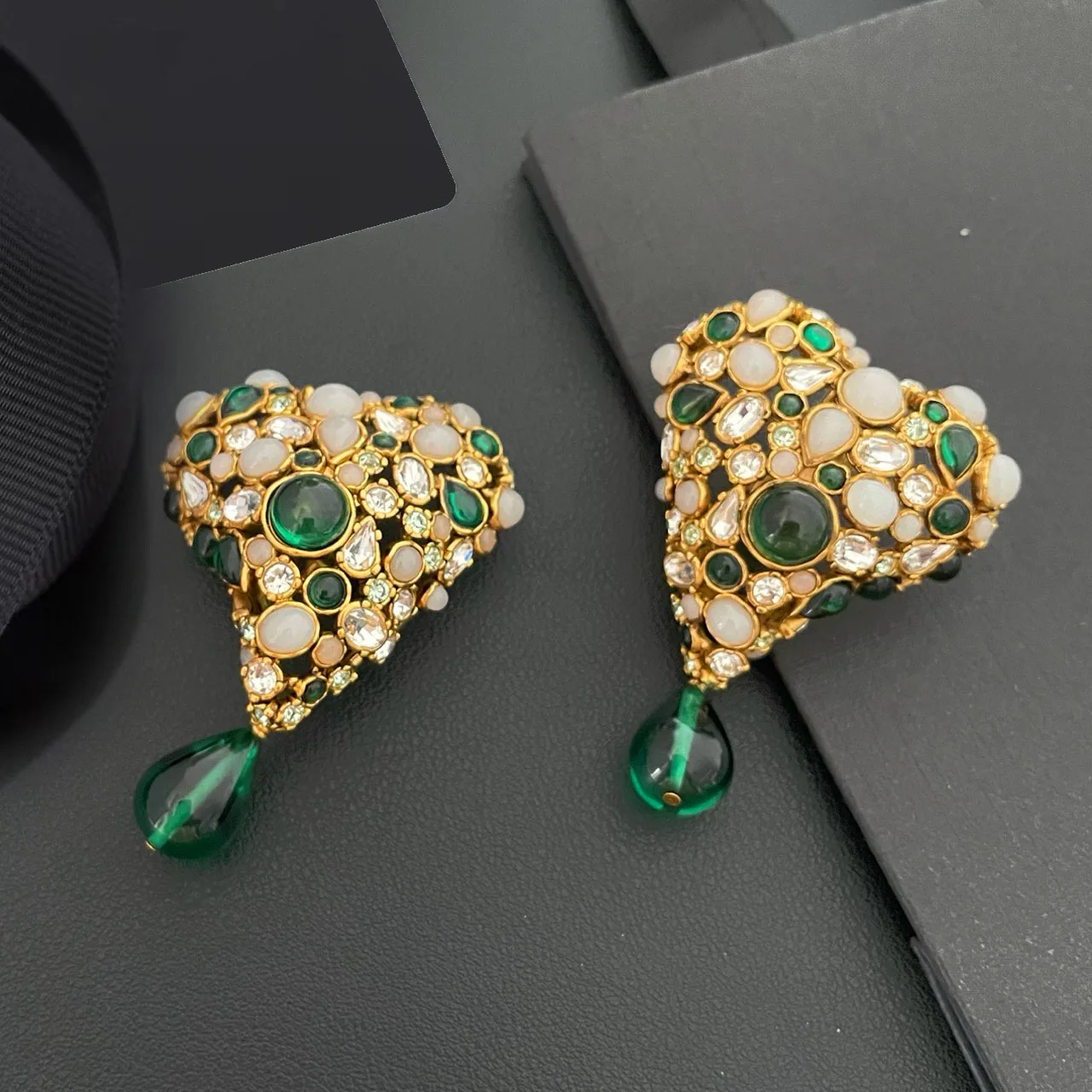 New Jewelry & Accessories Vintage Style Love-Themed Colored Glass Crystal Earrings For Women's Parties & Gift