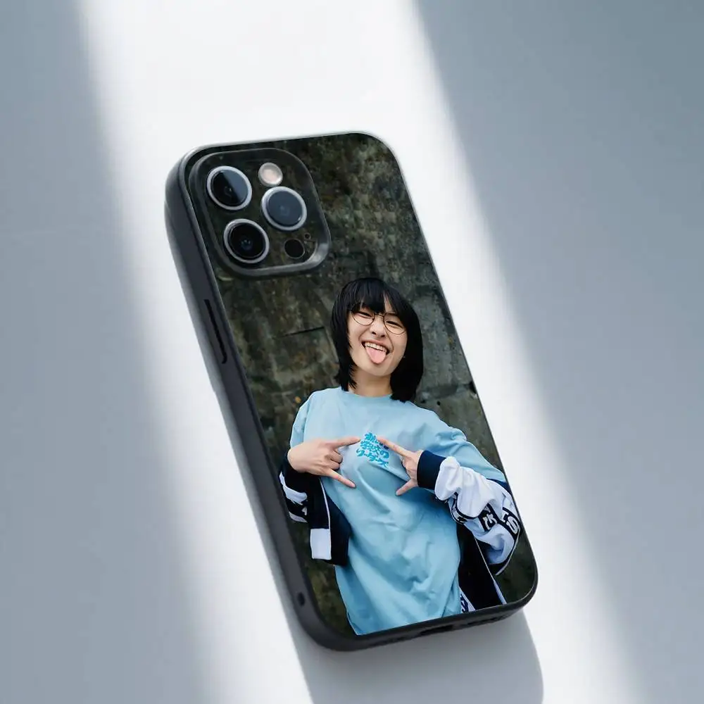 حافظة هاتف ATARASHII GAKKO Suzuka Jpop لهاتف iPhone 16,15,14,13,12,11,Pro,Max,Plus,X,XS,SE,E,Mini,Soft Silicone Black Case