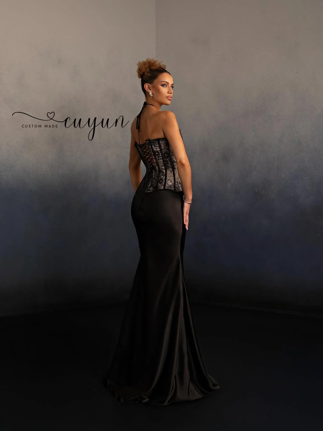 CUYUN Customized Black Elegant Evening Gown Halter Backless Satin and Lace Patchwork Prom Dress Semi-Mermaid Formal Party Gown