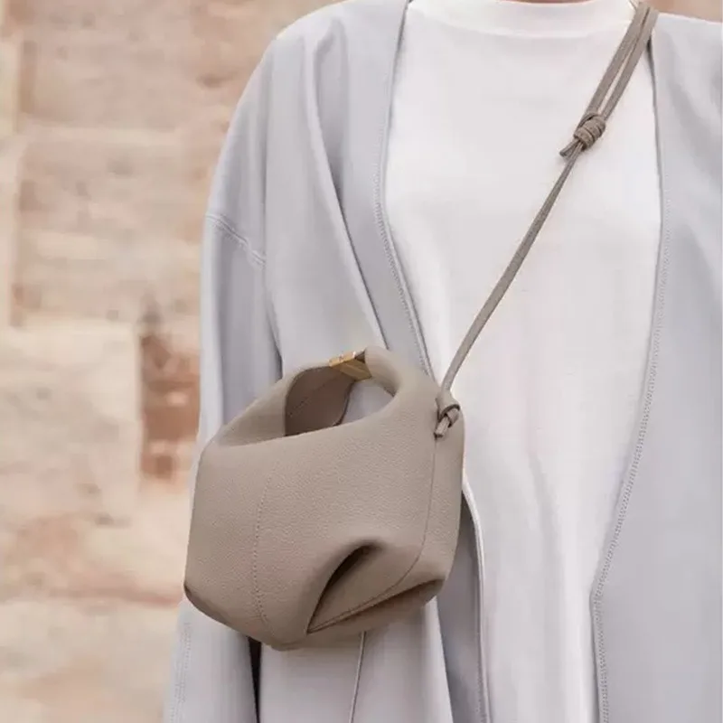 

New commuting bento bag, niche high-end chain women's bag, pleated fashionable versatile single shoulder crossbody handbag