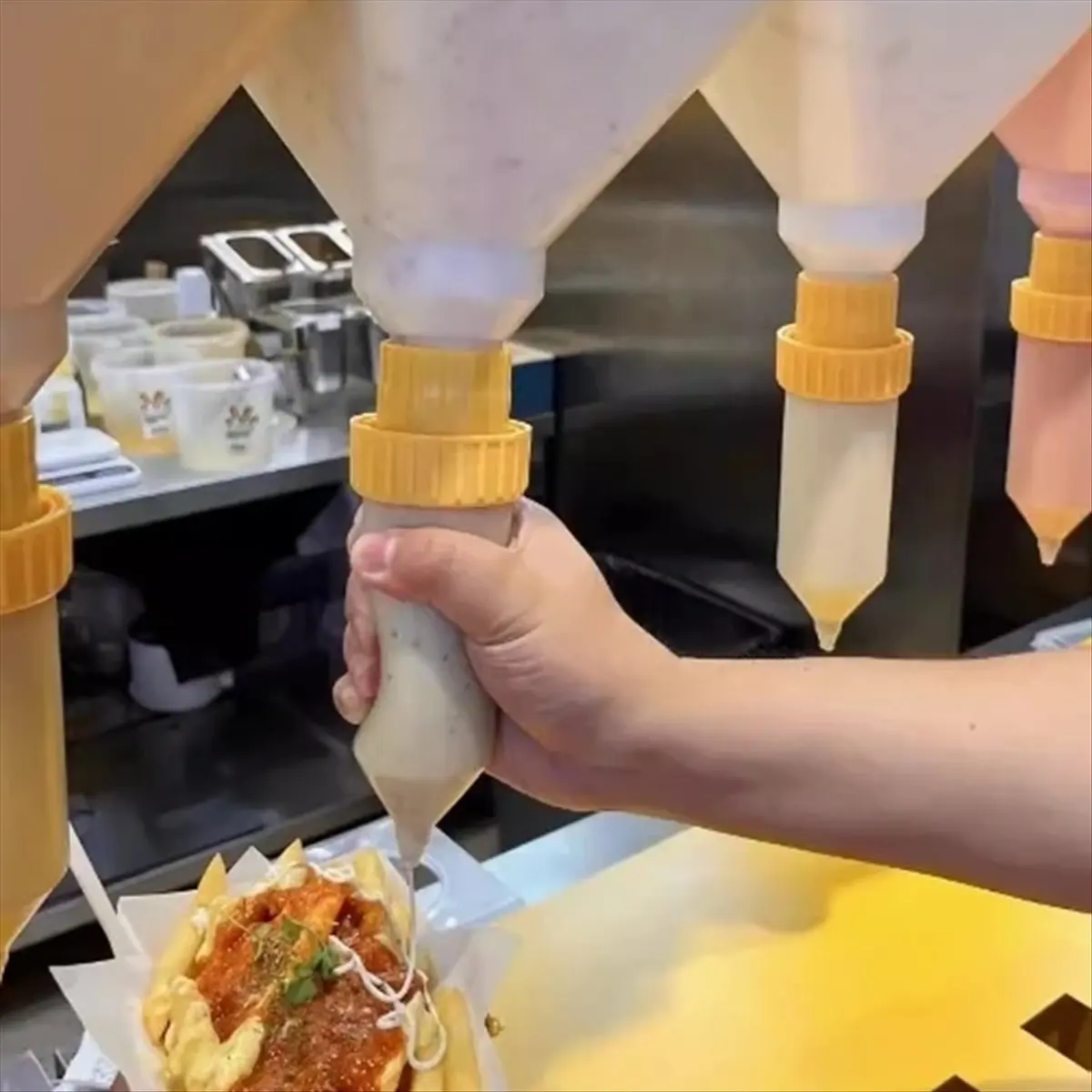 AA97 3.5L Sauce Bottle  Squeeze Bottle Hanging  Dispenser Squeeze Bottle Hanging Sauce Dispenser Large Diameter