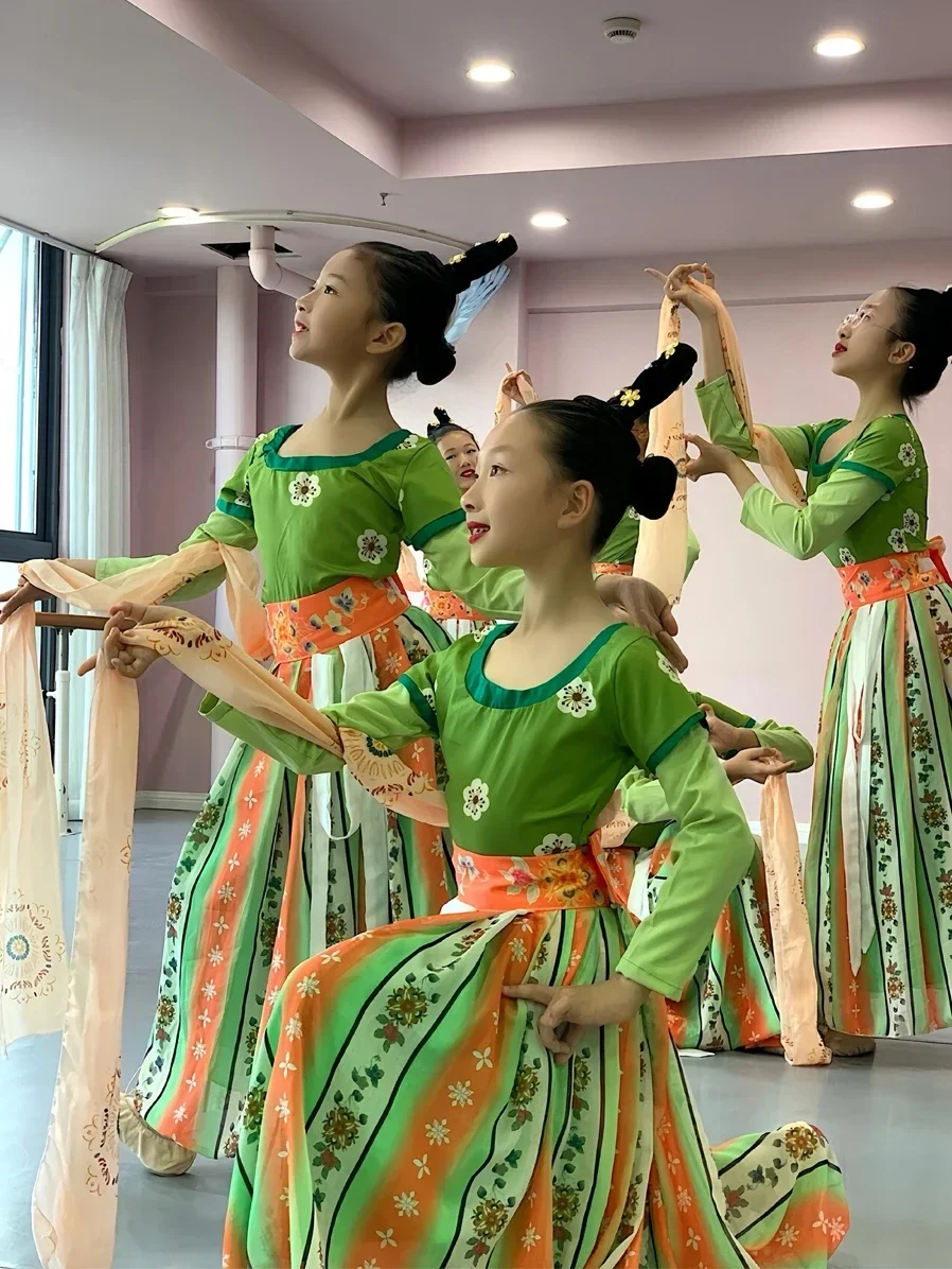 

Kids Set Ancient Chinese Costume Dance Performance Cosplay Chinese Traditional Dress for Girls Show Child Hanfu Dress Clothing