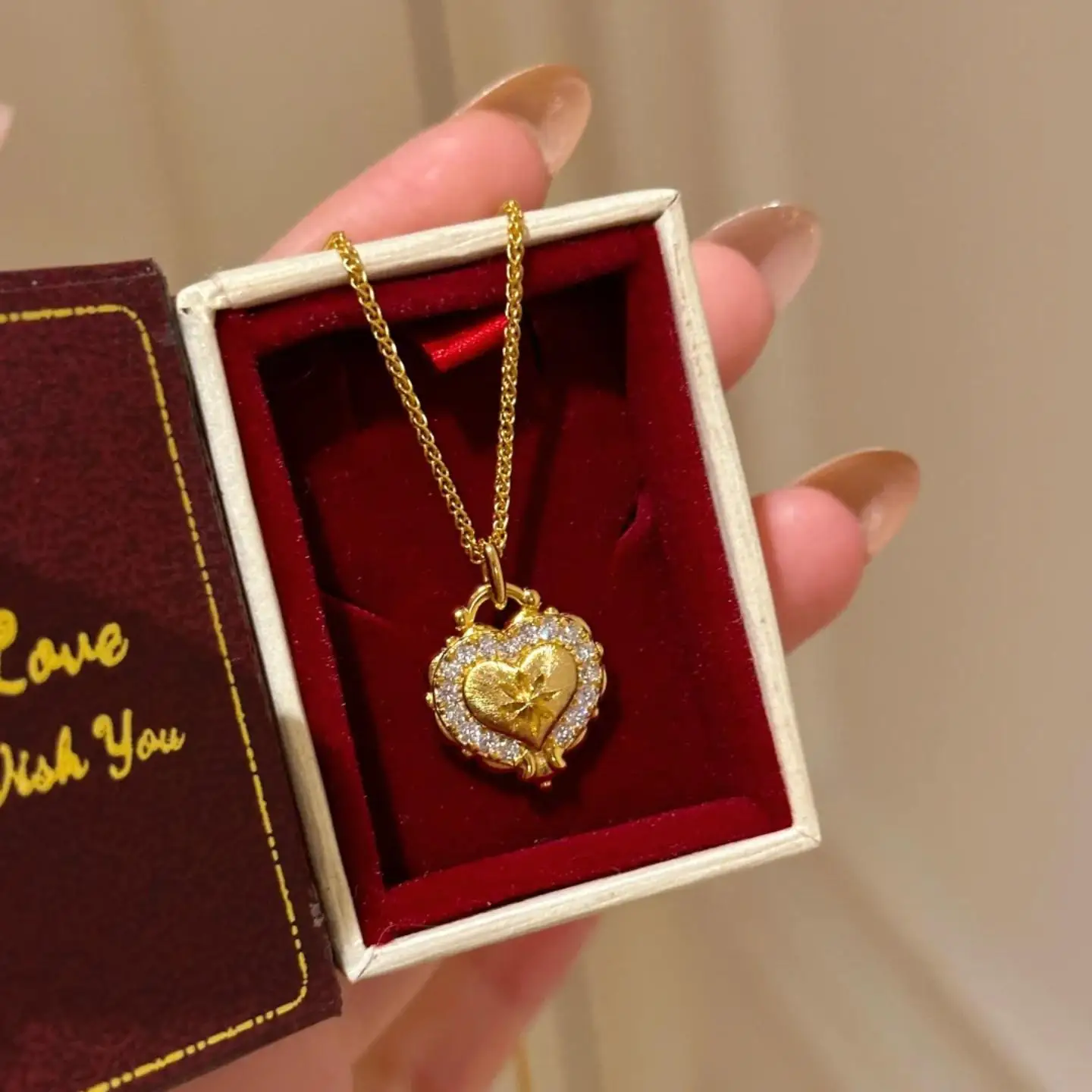 

Романтическое королевское ожерелье с подвеской в виде сердца, инкрустированной бриллиантами, женское роскошное винтажное ожерелье в дворцовом стиле с легкой матовой отделкой