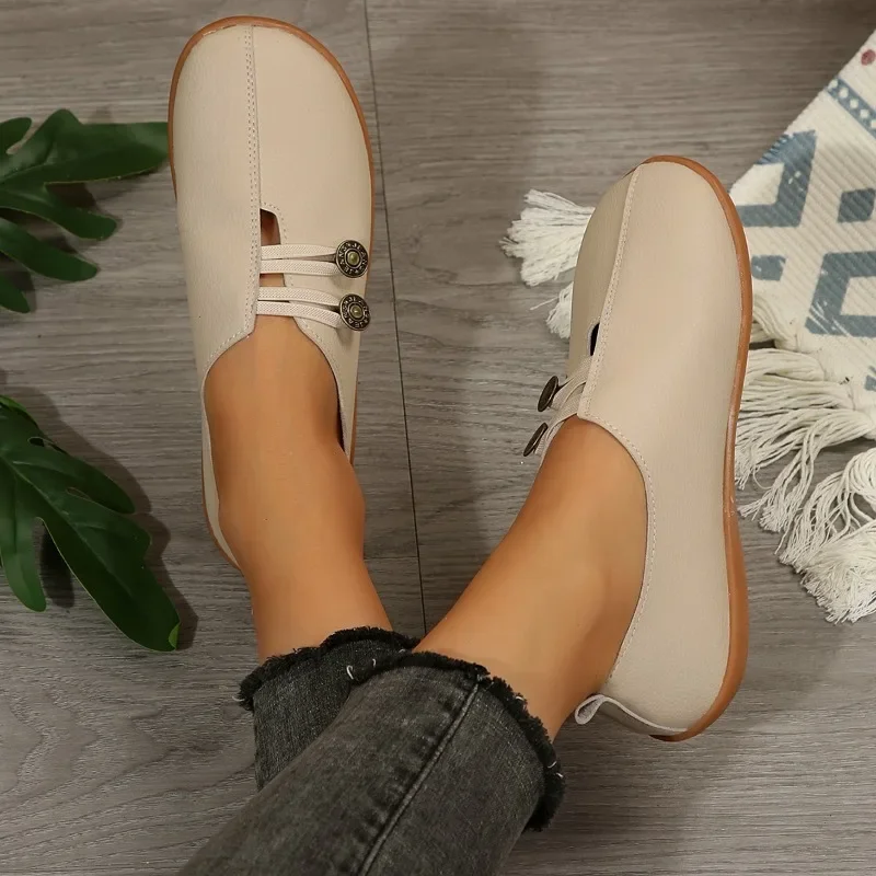 2024 Wysokiej jakości buty dla kobiet Plus Size Damskie buty na zewnątrz Casual Flats Women Buttons Round Toe Soft Bottom Ladies Shoes