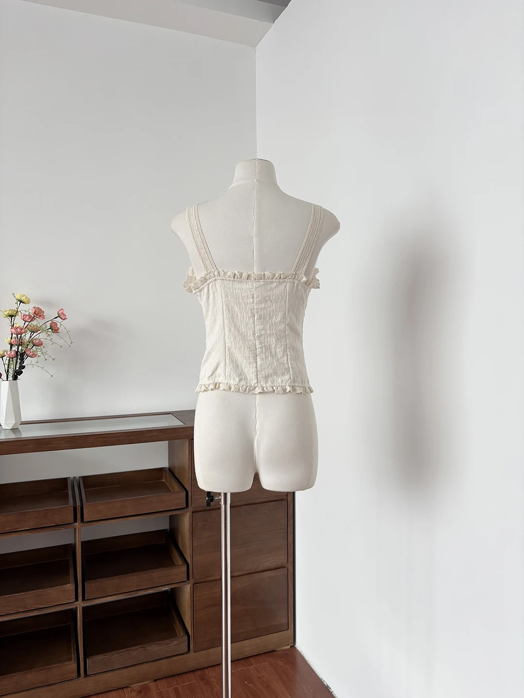 Spring Summer 2026 Hollow out Strap Vest Korean Style Pure Desire Design Women's Slimming Atmosphere Top Polyester Fiber