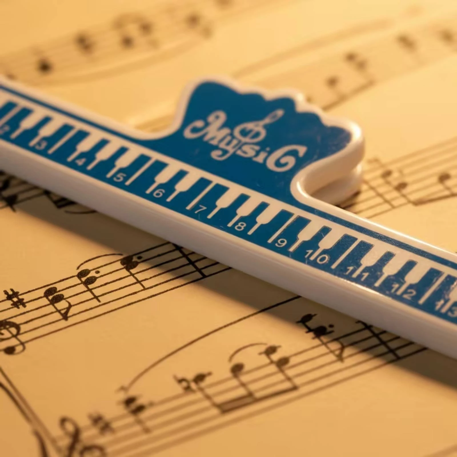 Music Score Clip Plastic Sheet Music Clip Page Holder with Prongs Universal Lightweight for Musicians, Rehearsals