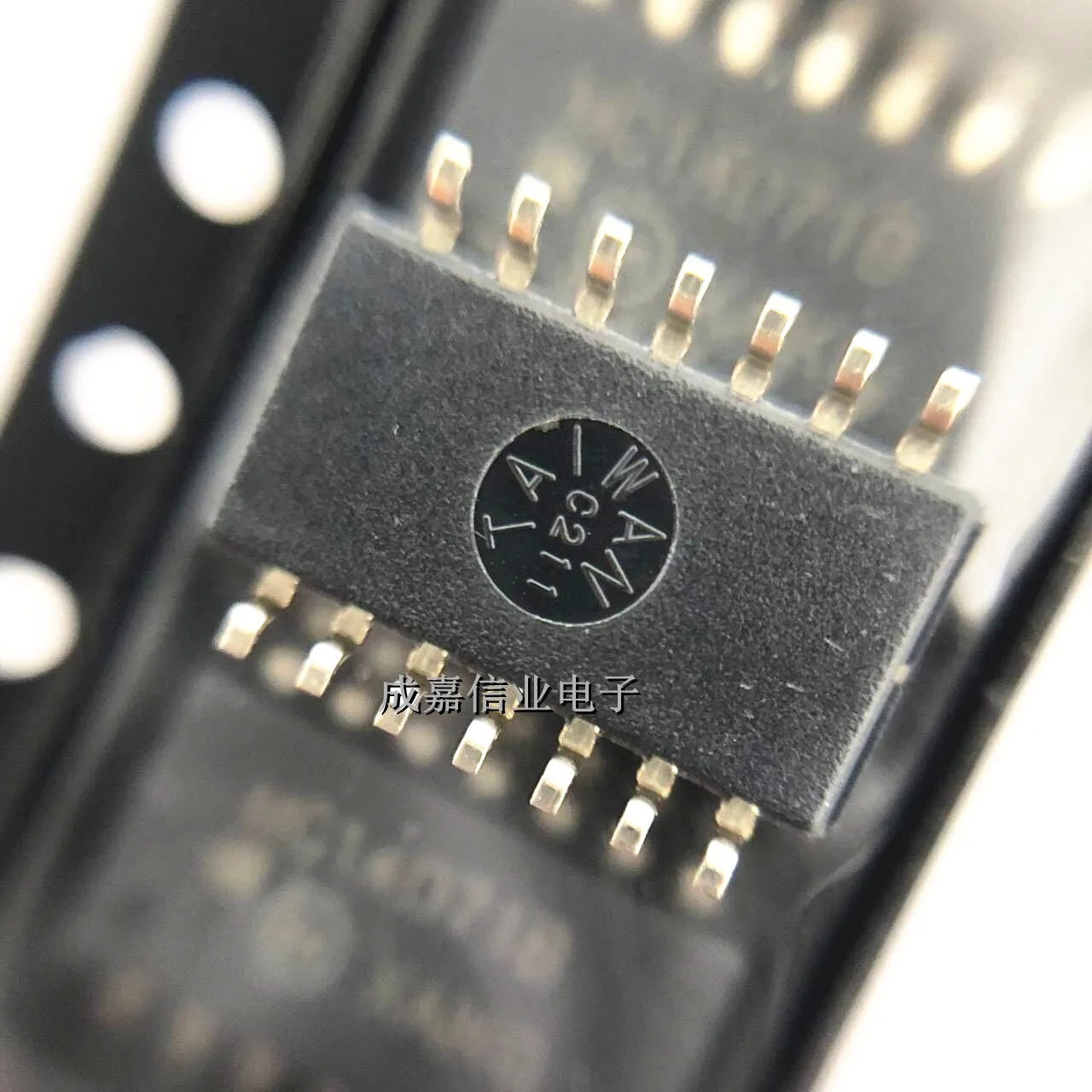 10pcs/Lot MC14071BFELG SOIC-14 MARKING;MC14071B OR Gate 4-Element 2-IN CMOS 14-Pin Operating Temperature:- 55 C-+ 125 C