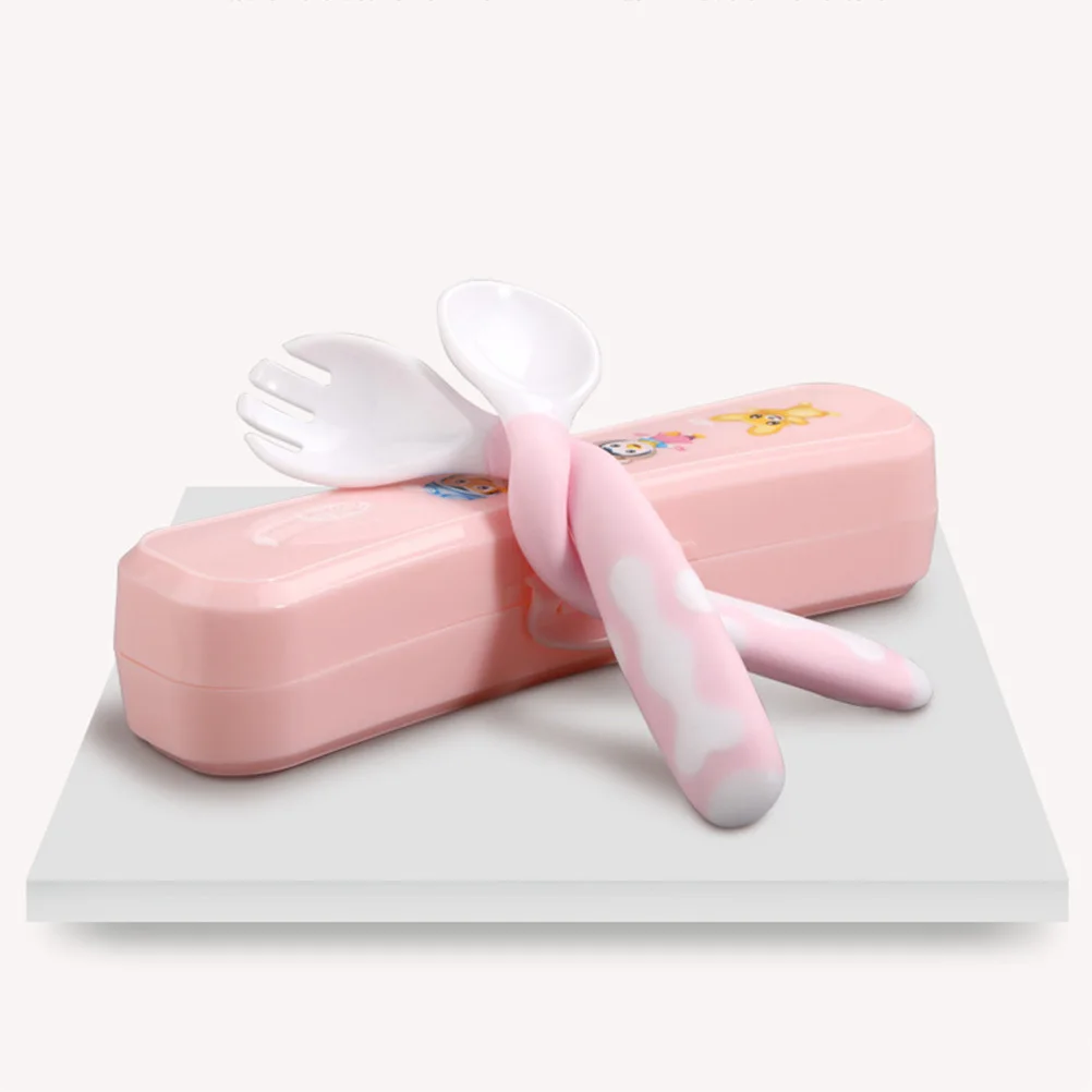 

1 Set Spoon Fork Feeding Tableware 360-degree Bent Spoon and Fork Set PP Material with Box for (Pink )