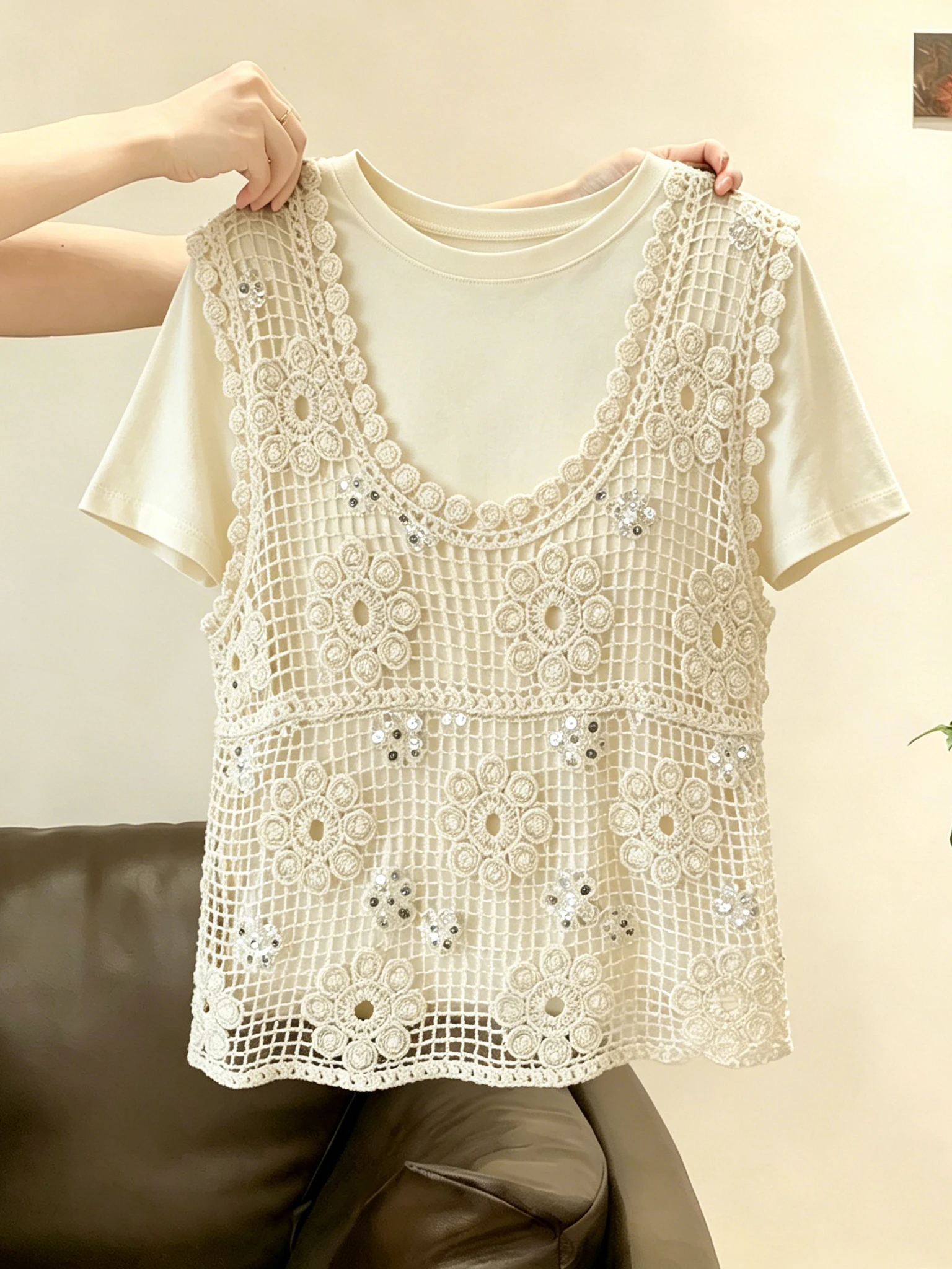 

Summer New Design Unique Glitter Vest Top Women's Fashion Set Short Sleeve Overlap Shoulder Pear Shape Commute Style Two-Piec...