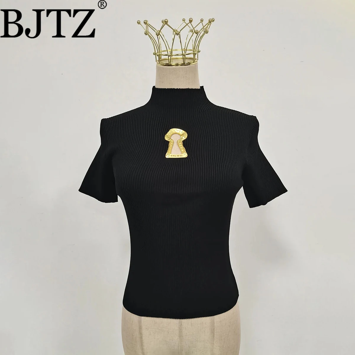 

BJTZ Women’s Knit Top Y2K Metal Buttons Short Sleeve Round Neck Pullover Loose Fit Versatile Spring Summer Casual Tops