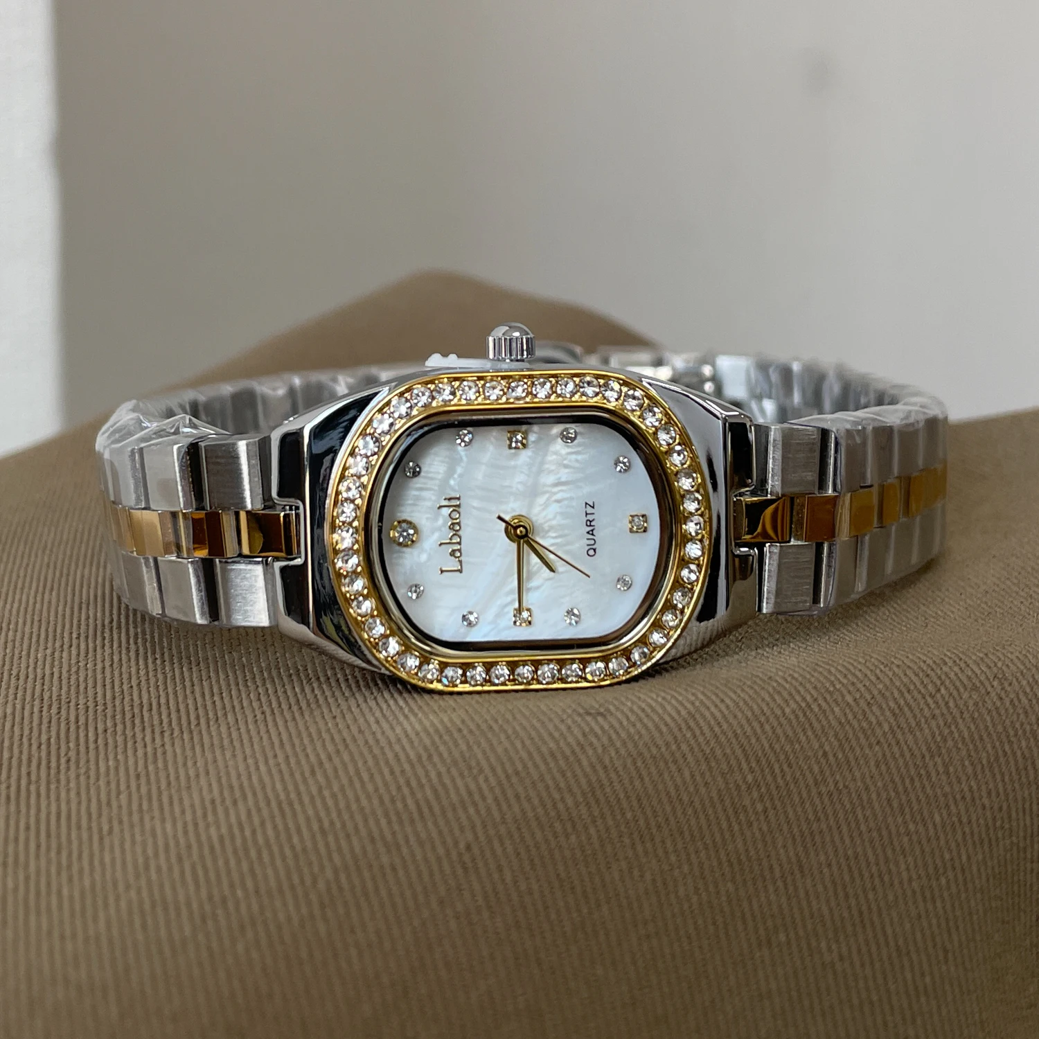 芸術的でエレガントな女性用腕時計、2026年新モデル、スタイリッシュなクォーツ時計とアクセサリーのハイエンドセレクション。