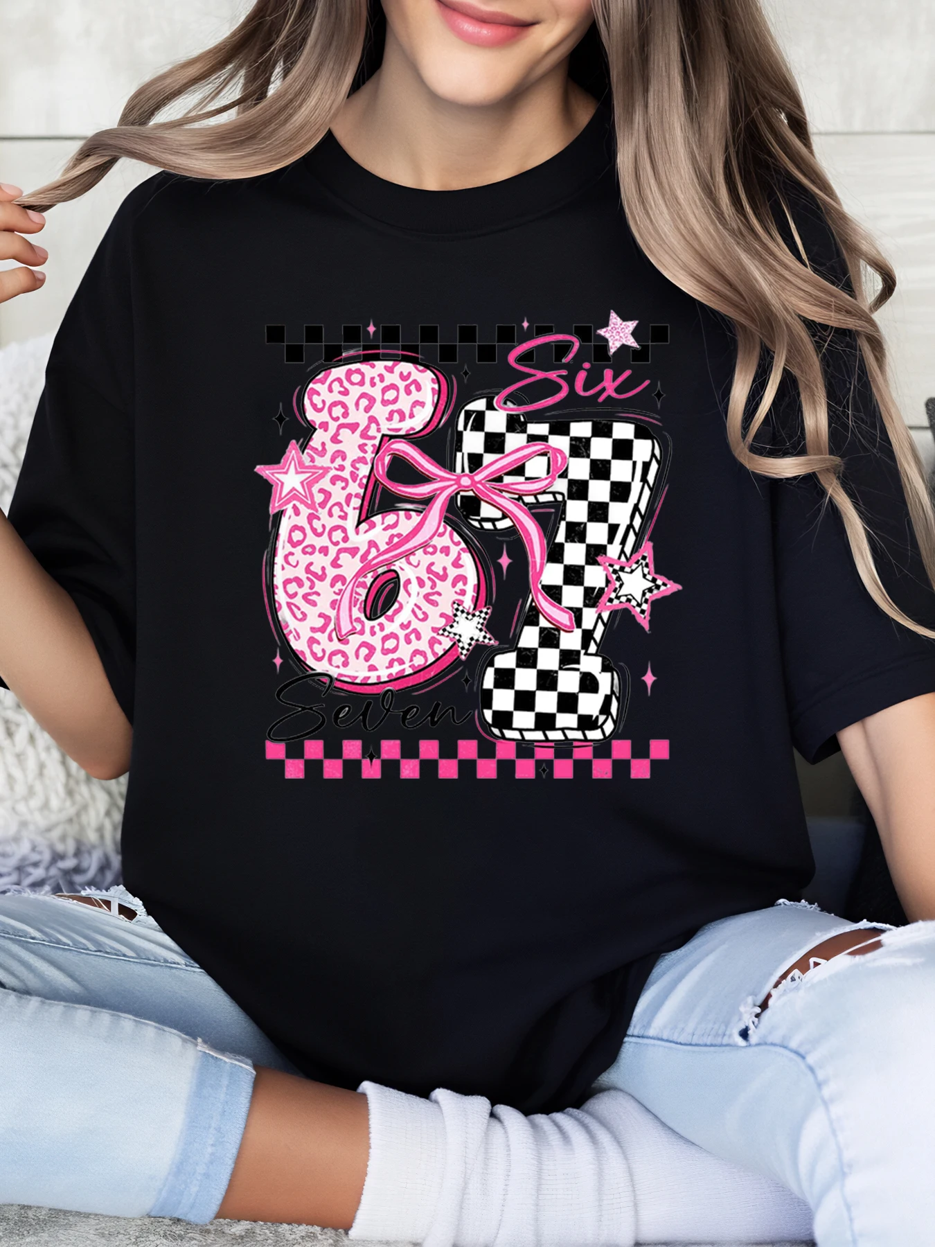 تي شيرت عيد ميلاد بستة فهد ونمط مربعات للاحتفال بالحفلات النسائية باللون الأسود مقاس كبير