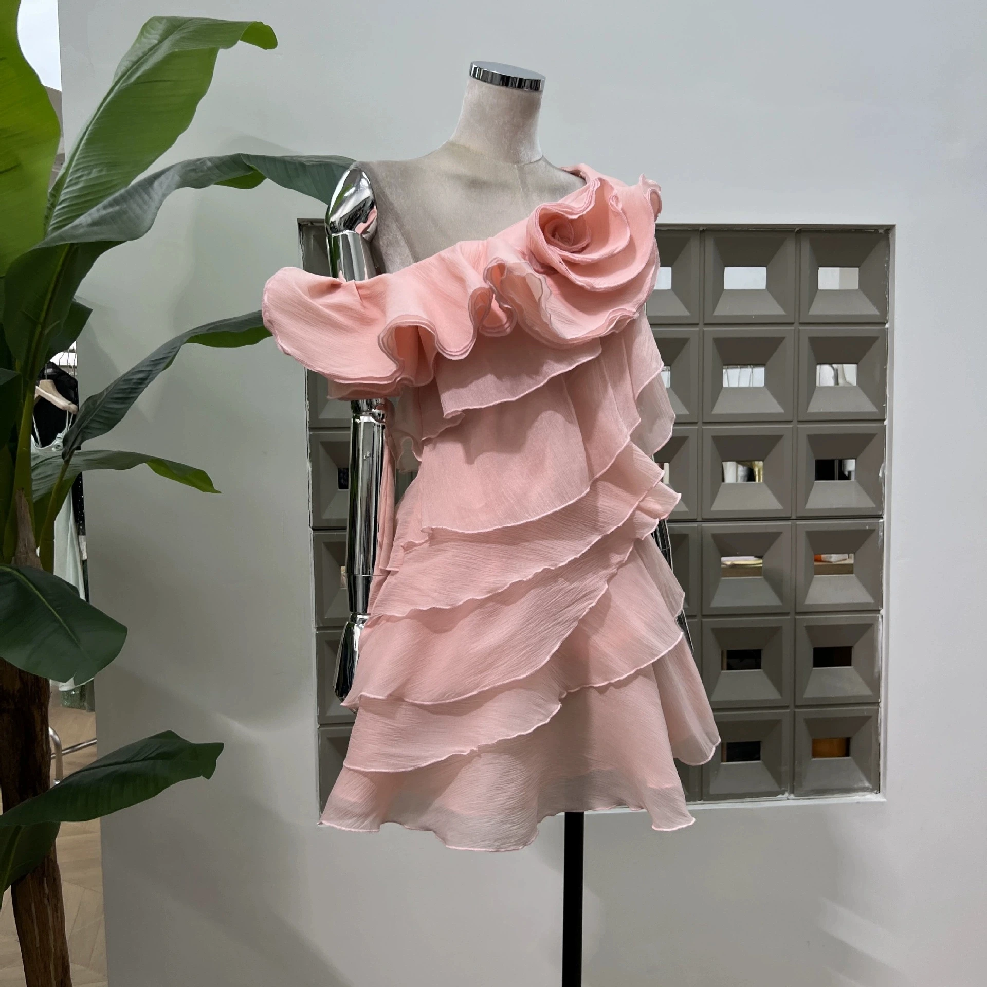 Pretty Pink Summer Rose Party Dress Chiffon Single Shoulder Slant Neck Short Dress Irregular Multi Layer Ruffle Edge Cake Dress
