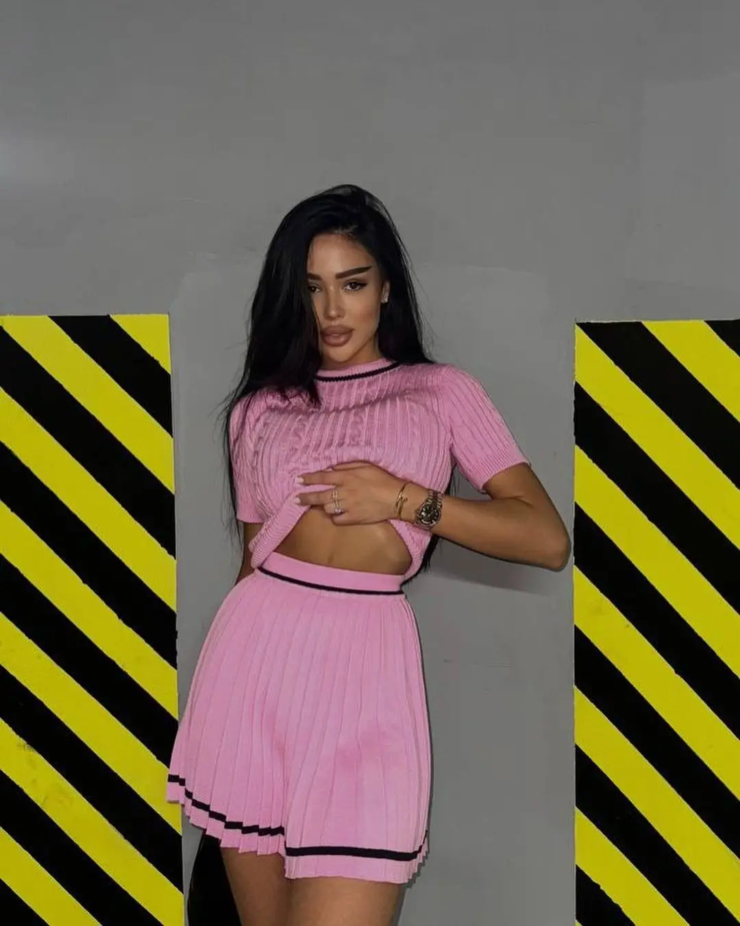 

2 Pieces Skirt Set Female Knitted Sweater Pleated Dress Sets Women Striped Short Sleeve Pullover Mini High Waist Skirts Suits