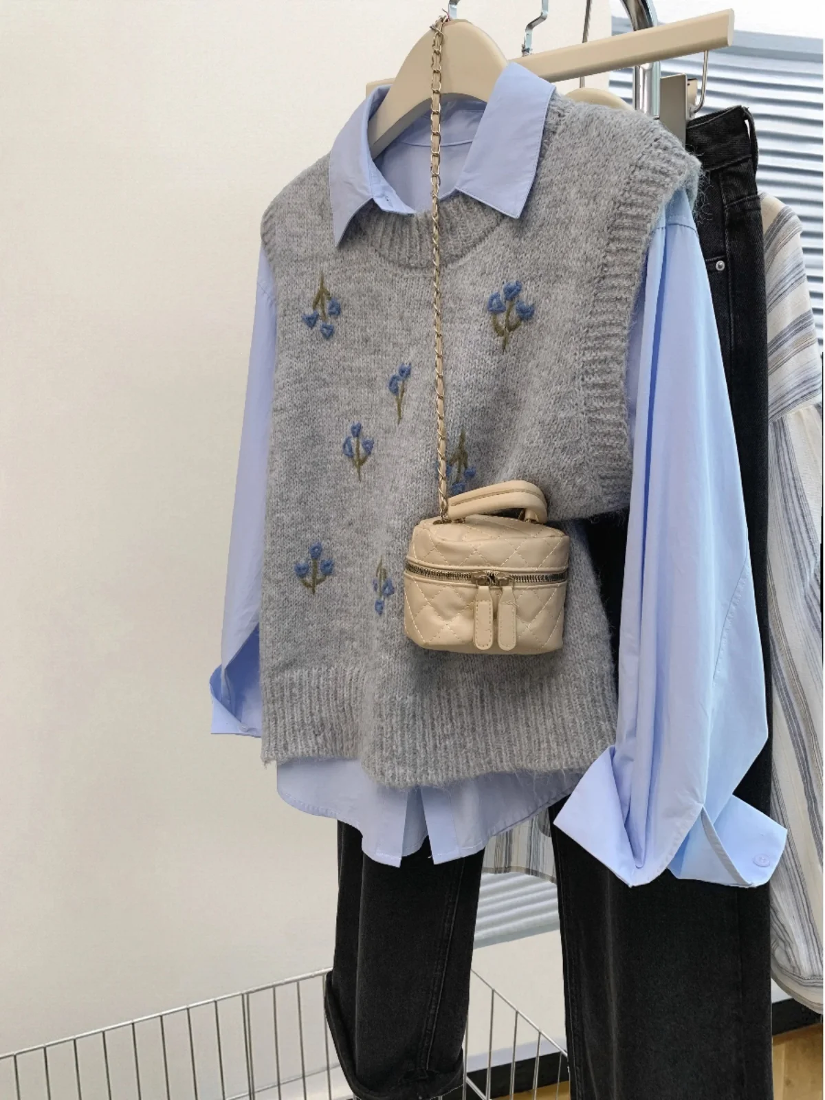 

Серый вязаный жилет женский, весенне-осенний, без рукавов, в корейском стиле, для повседневной носки, укороченный, с круглым вырезом, из полиэстера