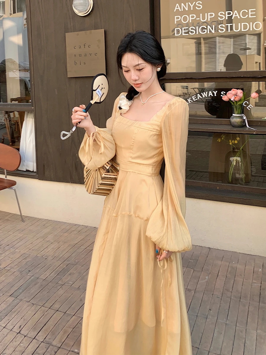 

Желтое платье с квадратным вырезом, длинное, женское, весна 2025, новое, уникальное, красивое, длинное, в корейском стиле, с завышенной талией...