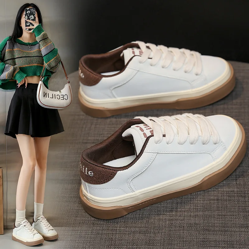 Little White Shoes Women's 2024 Autumn and Winter New Korean Edition Round Headed Lace up Thick Sole Casual Sports Single Shoes