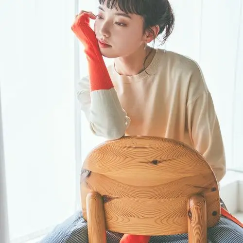 

Вязаный свитер Sweet Sle с комбинированными рукавами и боковыми разрезами, модный свободный крой, из полиэфирного волокна, с круглым вырезом и длинными рукавами.