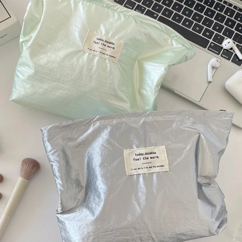 Bolsa de maquillaje plateada de gran capacidad, bolsa de aseo impermeable brillante de gran capacidad, organizador para almacenamiento de cosméticos de viaje