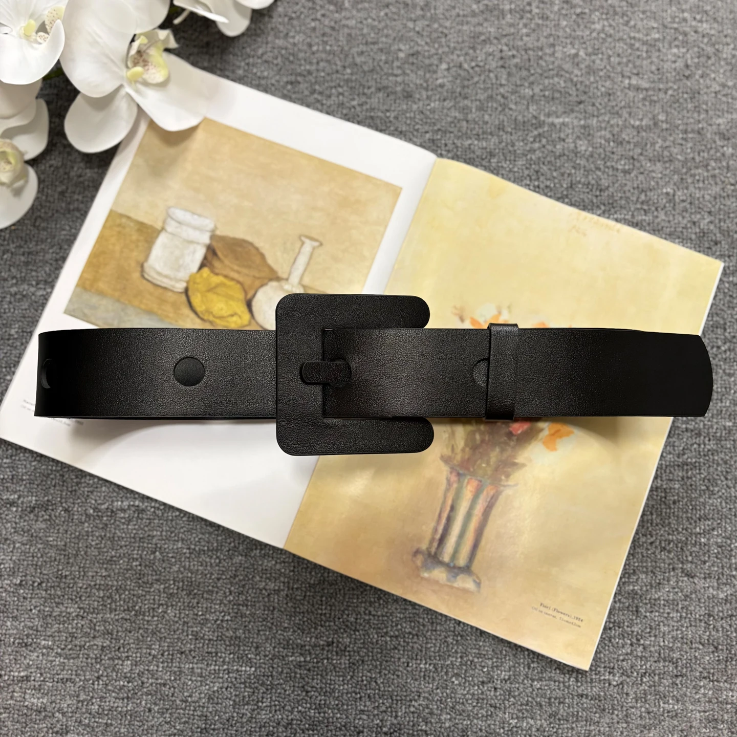 Minimalist Leather Belt for Women with Buckle, Genuine Wide Waistband, Retro Wide Belt, and Cinch Belt